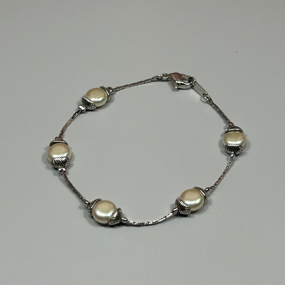 Delicate Silver and White Pearl Bracelet